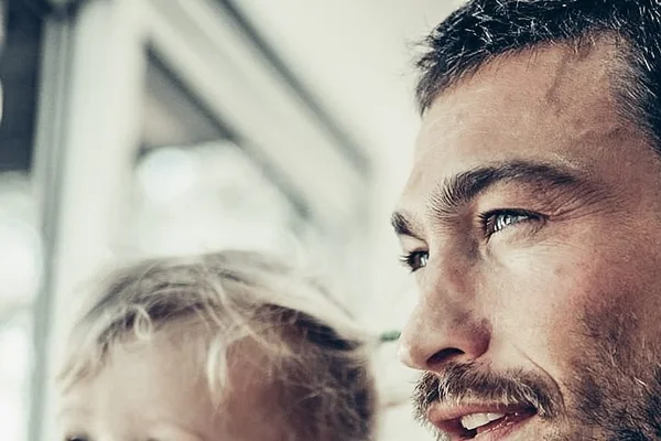 Be Here Now: Andy Whitfield'ın Hikayesi