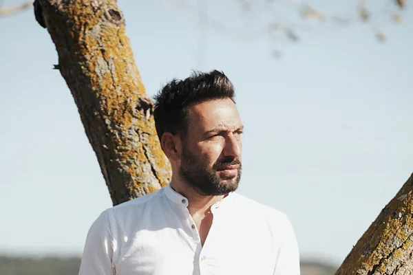 Dünyadaki hiçbir çıkar, verdiğiniz sözü tutmamaya veya kendinize olan saygınızı kaybetmeye değmez.