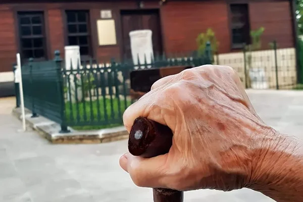 İnsanoğlunun Mayası: Bir Ütü Masasında Başlayan Hayat Dersi