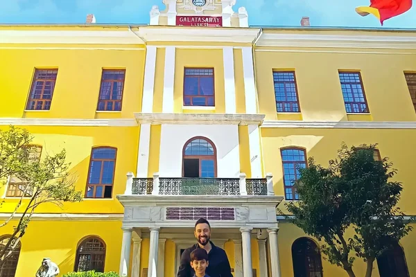 Bazen ilk günler kötü geçer baba!