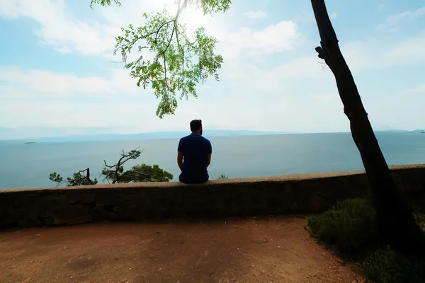 Terk-i Dünya'da Bir Yüzleşme: Maskeler Düştüğünde Kim Kalır?